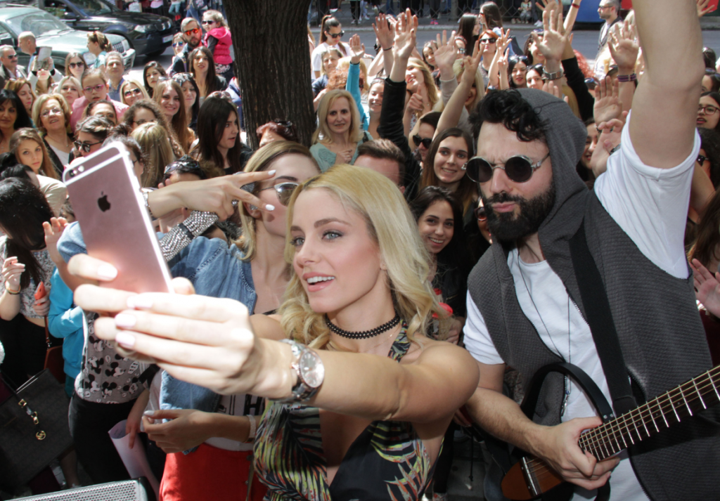 Δούκισσα Νομικού: Χαμός έγινε στην Θεσσαλονίκη για την Pink Woman -Δείτε ποιοι έδωσαν το «παρών» (ΦΩΤΟ)