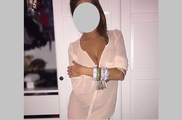 Μόνο με το πουκάμισο έμεινε πασίγνωστη παρουσιάστρια!(ΦΩΤΟ)