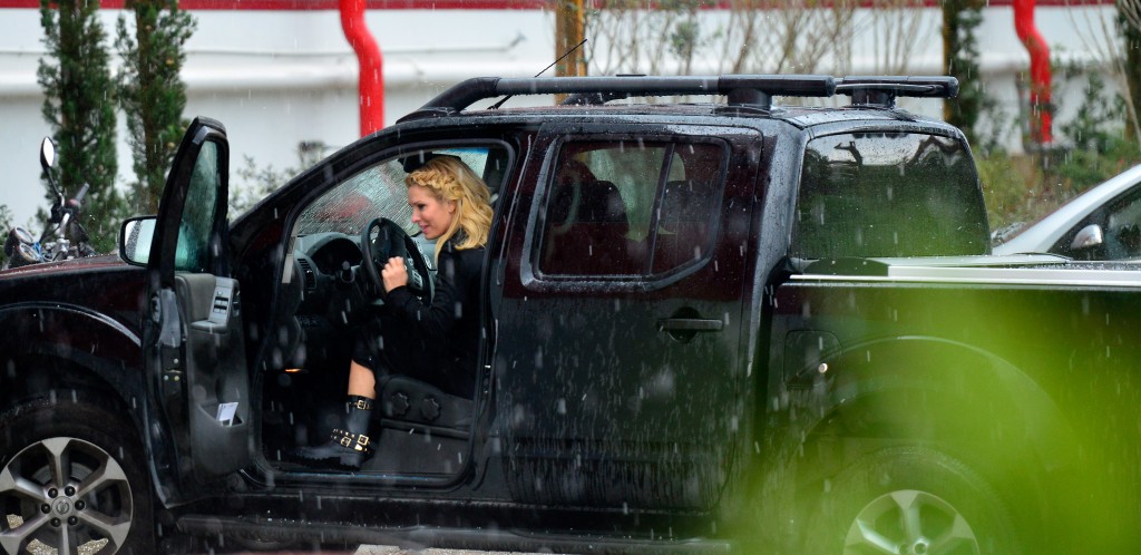 Μόνο στη Freddo: Η ταλαιπωρία της Μενεγάκη απο την ξαφνική χαλαζόπτωση! (ΦΩΤΟ)