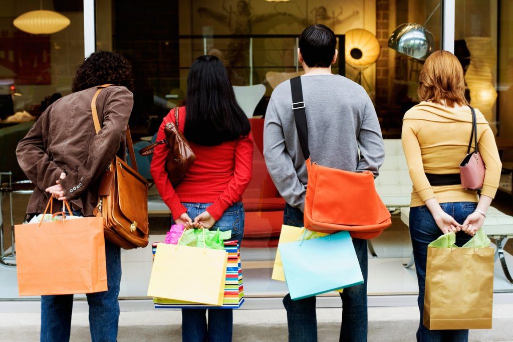 Αυτό είναι το εορταστικό ωράριο των καταστημάτων. Ανοικτά την Κυριακή 24 Απριλίου τα μαγαζιά