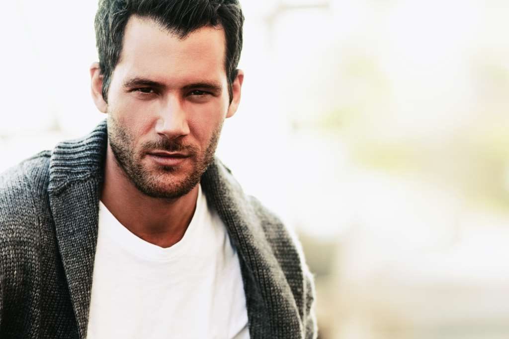 Αντίνοος Αλμπάνης: Στην κουζίνα του μόνο με το εσώρουχο (ΦΩΤΟ)