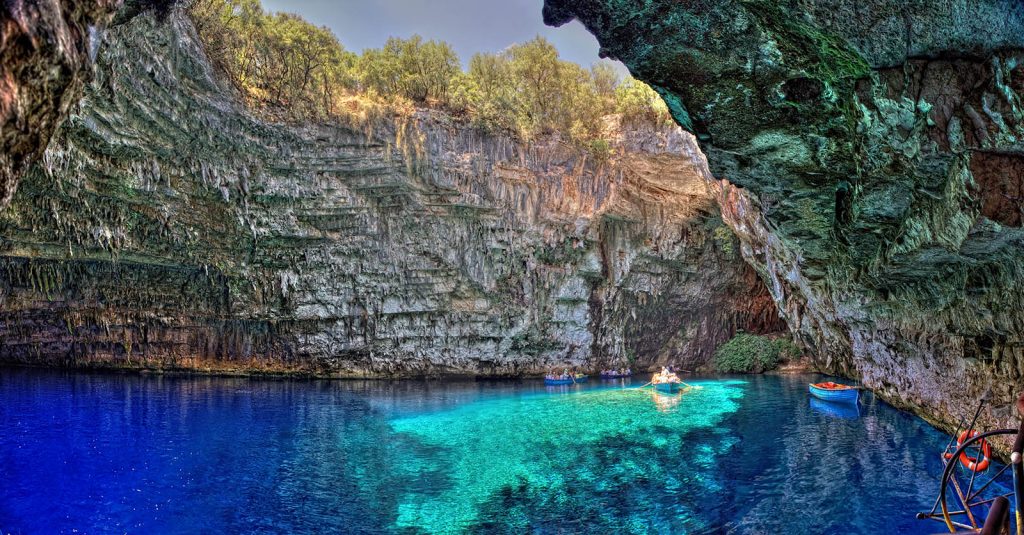 Υποβρύχια περιήγηση στη μαγευτική λίμνη Μελισσάνη! (VIDEO)