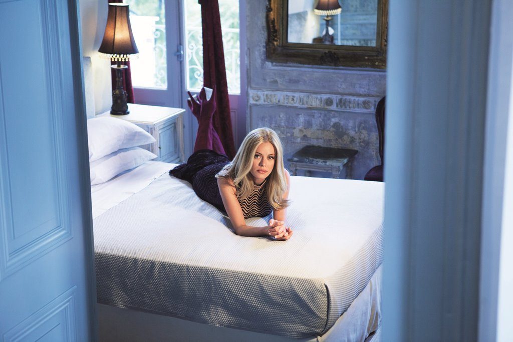 Δείτε την Ζέτα Μακρυπούλια ξαπλωμένη με το μπικινι της να «βάζει» φωτιά στο Instagram! (ΦΩΤΟ)