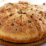 Χριστόψωμο: Η ιστορία του και πώς φτιάχνεται σε κάθε γωνιά της Ελλάδας