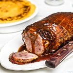 Ρολό χοιρινό στο φούρνο με πουρέ ογκρατέν