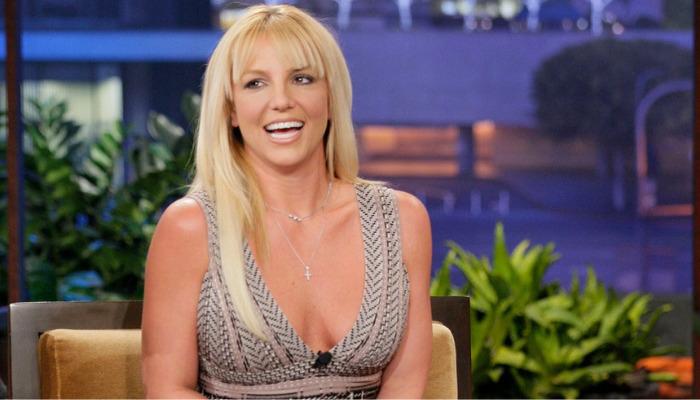 Ανησυχία προκάλεσε ένα βίντεο που ανέβασε η Μπρίτνεϊ Σπίαρς στο Instagram, όπου χορεύει κρατώντας δύο κουζινομάχαιρα, με αποτέλεσμα να παρέμβει η αστυνομία.