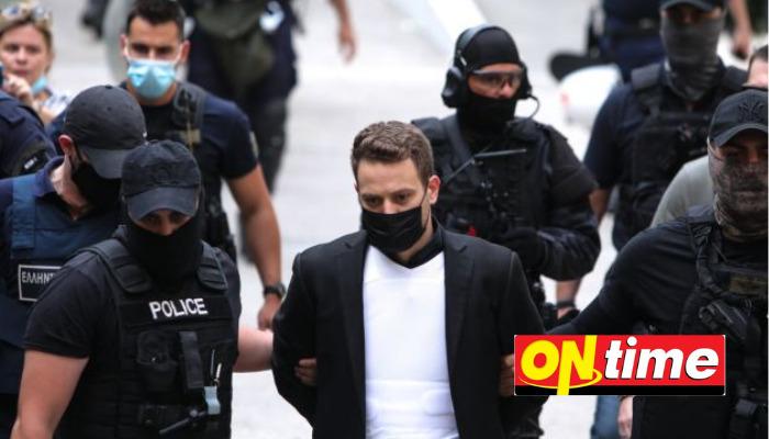 Μακριά από τα όσα λαμβάνουν χώρα στην Ελλάδα εξακολουθεί να ζει η μικρή κόρη της Καρολάιν Κράουτς, που μετά τη στυγερή δολοφονία της 20χρονης μητέρας της από τα χέρια του ίδιου του πατέρα της έχει βρει σίγουρο καταφύγιο στην οικογένεια της θείας της στις Φιλιππίνες.