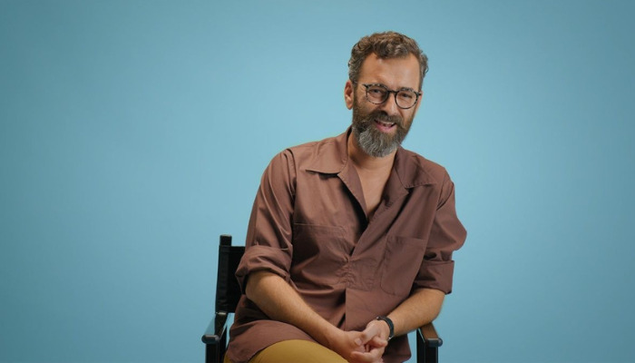 Ο Άγγελος Μπράτης βρέθηκε καλεσμένος στην εκπομπή Super Κατερίνα, συνομιλώντας με την Κατερίνα Καινούργιου.