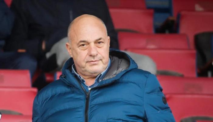 Ο Αχιλλέας Μπέος έχει τραβήξει όλα τα βλέμματα πάνω, όχι για την νίκη του στο Δήμο Βόλου, αλλά για τις χυδαίες δηλώσεις του για τον Στέφανο Κασσελάκη. Δηλώσεις που προκάλεσαν την παρέμβαση του Αρείου Πάγου.