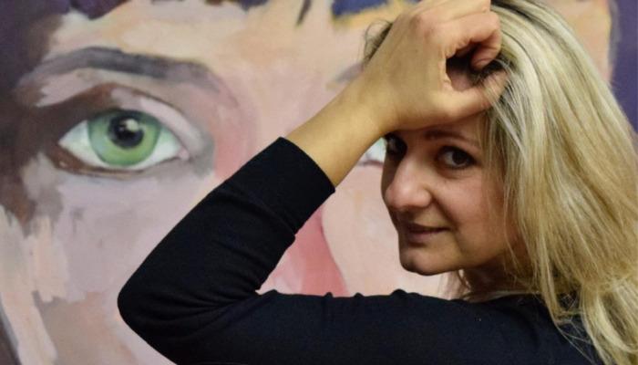 Η χωρίς ανάσα βύθιση, οι εσωτερικές δονήσεις, το αγκομαχητό, η αδιάκοπη εσωτερική πάλη αφήνουν εκκωφαντικό αποτύπωμα στο ζωγραφικό έργο της Εγκράτειας Ρούμπου.