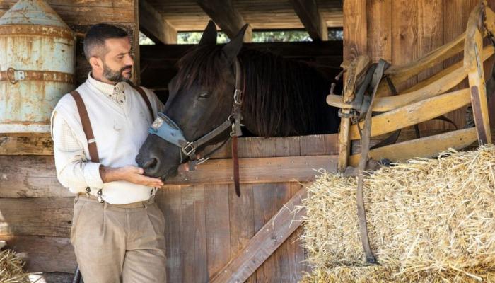 Χαμός στο χθεσινό επεισόδιο της “Φάρμα” (16/10), επικράτησε μεταξύ των παικτών. Γαλάζια και πράσινη ομάδα κλήθηκαν να κόψουν όσο το δυνατόν γρηγορότερα τους ξύλινους κορμούς που είχαν στηθεί στο πεδίο του αγωνίσματος.