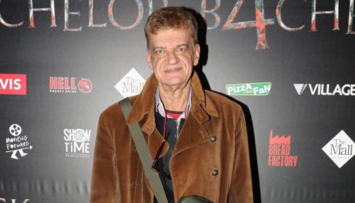 Ο Τάκης Παπαματθαίου απάντησε στις ερωτήσεις των ρεπόρτερ που είχαν βρεθεί στην πρεμιέρα της παράστασης “Η Μαριχουάνα της Μαμάς είναι η Καλύτερη”.