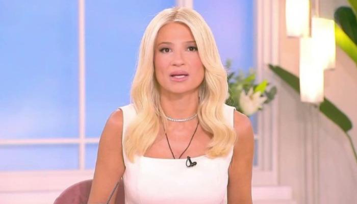 Η Φαίη Σκορδά από τον αέρα του Fay’s Time θέλησε να τοποθετηθεί για την συμπεριφορά του Αχιλλέα Μπέου και τα όσα είπε στους Δεκατιανούς για το χαστούκι σε πολίτη.