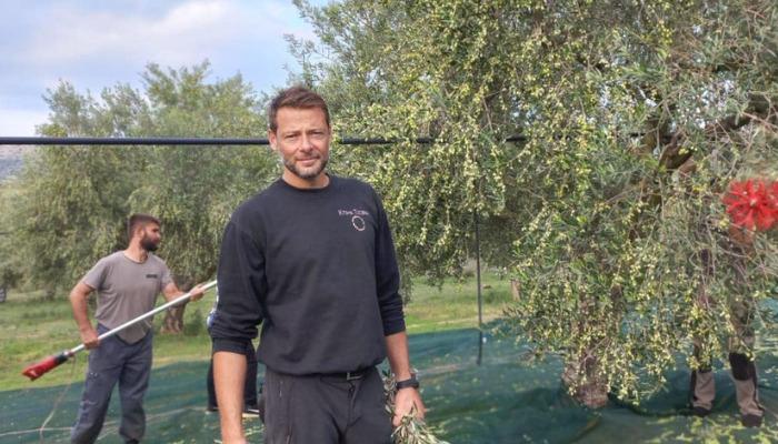 Ο Αλέξανδρος Τζόρβας ήταν από τους πλέον φέρελπις ποδοσφαιριστές της γενιάς του. Το ταλέντο του τον έκανε να ξεχωρίσει από μικρή ηλικία. Ο ποδοσφαιριστής μίλησε στην Όλγα Λαφαζάνη και στο Happy Day.