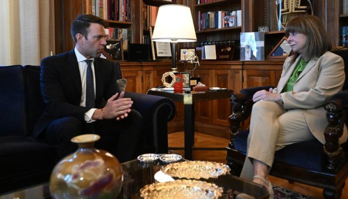 Ο Στέφανος Κασσελάκης σήμερα Τρίτη 3 Οκτωβρίου συναντήθηκε με την Κατερίνα Σακελλαροπούλου.