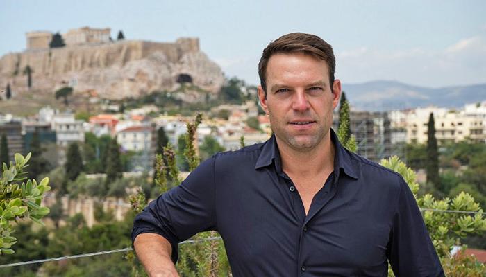 Πολλοί ήταν εκείνοι που αναρωτήθηκαν για ποιο λόγο ο Στέφανος Κασσελάκης ταξίδεψε το βράδυ του δεύτερου γύρου των εκλογών, την Κυριακή 15 Οκτωβρίου, στην Αμερική.