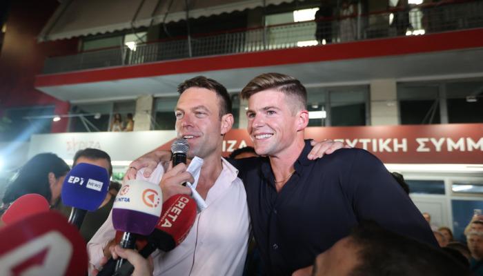 Ο Στέφανος Κασσελάκης παντρεύτηκε τον αγαπημένο του Τάιλερ Μάκμπεθ, στην Νέα Υόρκη χθες 19/10.