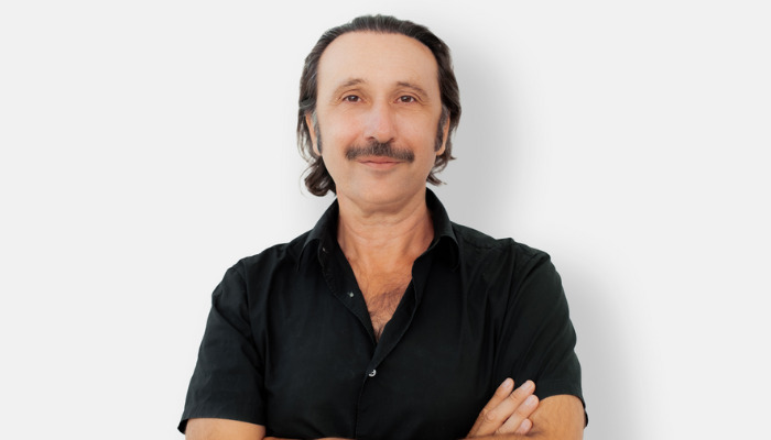 Ο Ρένος Χαραλαμπίδης μίλησε στην κάμερα του Mega Καλημέρα και τον Θανάση Πάτρα. Ενώ αναφέρθηκε στην καριέρα του, στην προσωπική του ζωή και στην γειτονιά που μεγάλωσε.