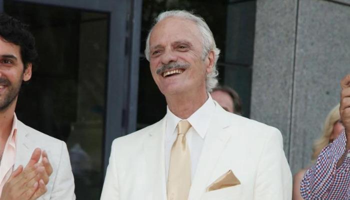 Θλίψη προκάλεσε στον καλλιτεχνικό χώρο η είδηση του θανάτου του Σπύρου Φωκά σε ηλικία 86 ετών.