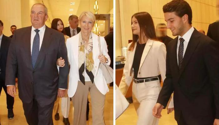 Ο Κώστας Καραμανλής και η Νατάσα Παζαΐτη βρέθηκαν στο Μέγαρο Μουσικής σε εκδήλωση για την μνήμη της Μαριέττας Γιαννάκου. Εκεί ήταν μαζί τους τα παιδιά τους.