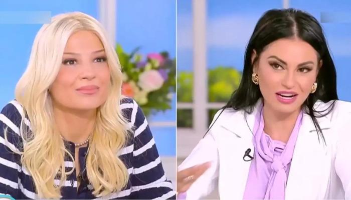 Τον καβγά που είχε με έναν ηλικιωμένο κύριο έξω από το μαγαζί της στην Κηφισιά εξιστόρησε σήμερα η Δήμητρα Αλεξανδράκη στο “Fays Time”. Η Φαίη Σκορδά, μάλιστα, έμεινε άναυδη με τις ατάκες της.