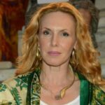 Εβελίνα Παπούλια: Ήμουν μεγάλη όταν παντρεύτηκα και χώρισα σε μια μέρα