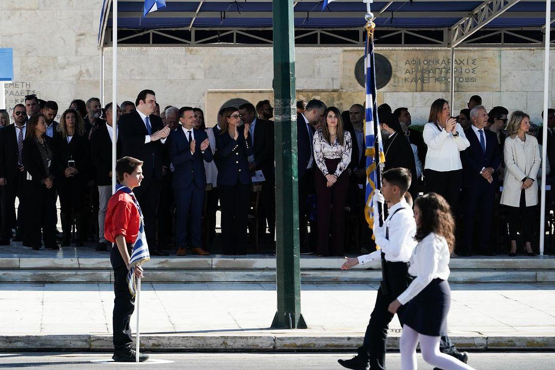 Η πρώτη δημόσια