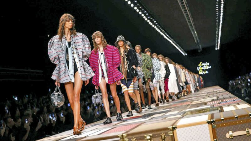 Ποιοι celebrities ξεχώρισαν στην επίδειξη μόδας της Louis Vuitton