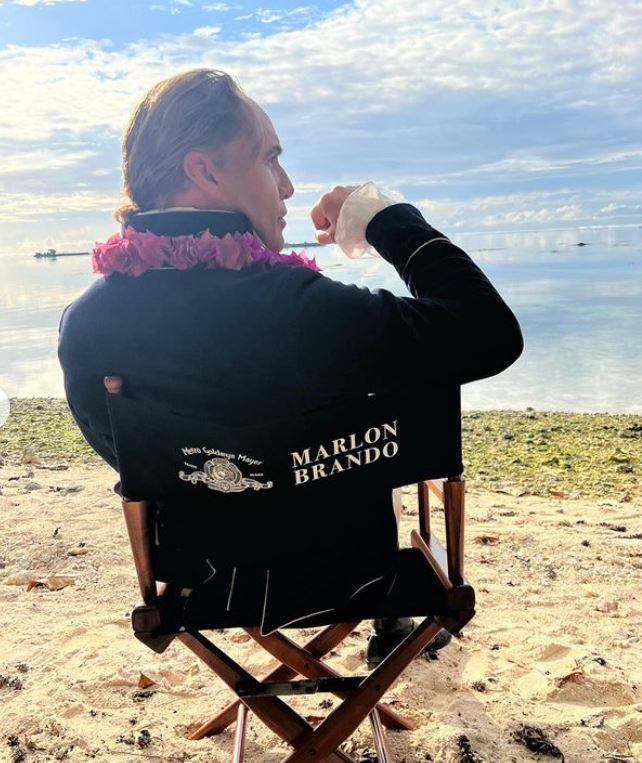 Χορεύοντας με τον Μάρλον Μπράντο.