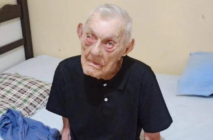 Αυτός είναι