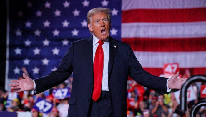 Αμερικανικές Εκλογές: Η τελευταία ομιλία Τραμπ με άδειες καρέκλες