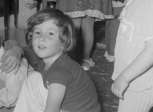 Ποιο είναι το αγοράκι της φωτογραφίας;