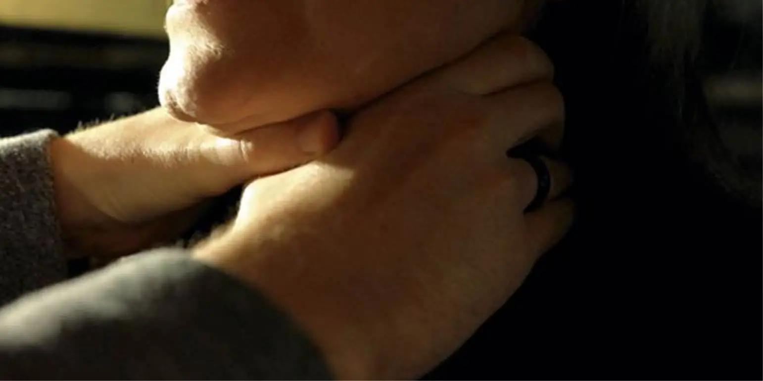 Νεαρός πήγε να σκοτώσει τον 87χρονο σύντροφο του!