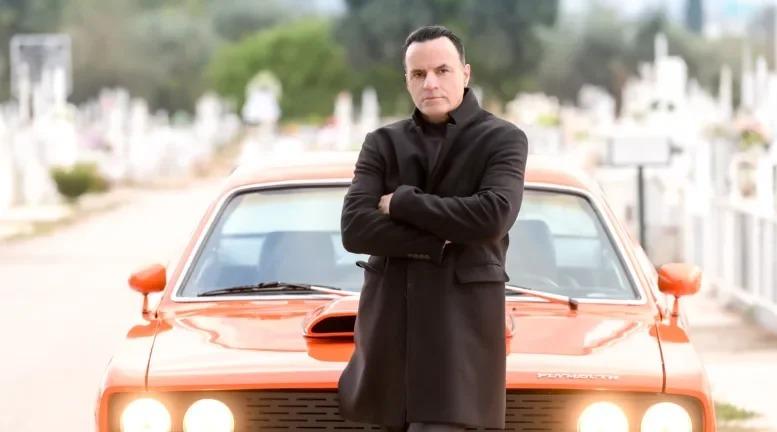 Περιπέτεια με Πατρινό τραγουδιστή σε νεκροταφείο της Πάτρας