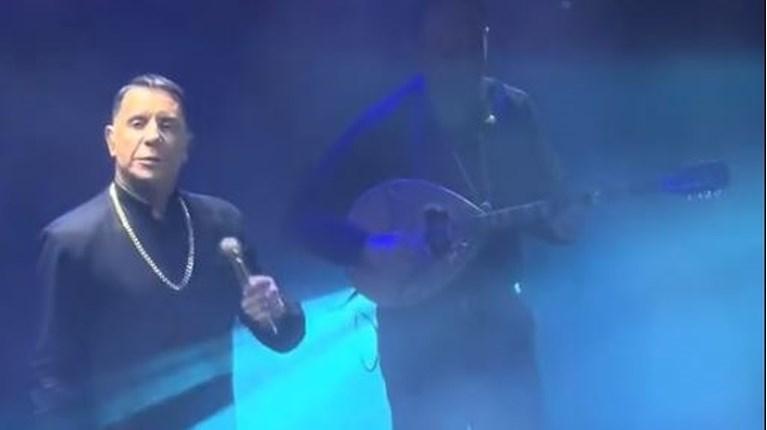 Γιώργος Μαζωνάκης: Με ράσο στην πίστα