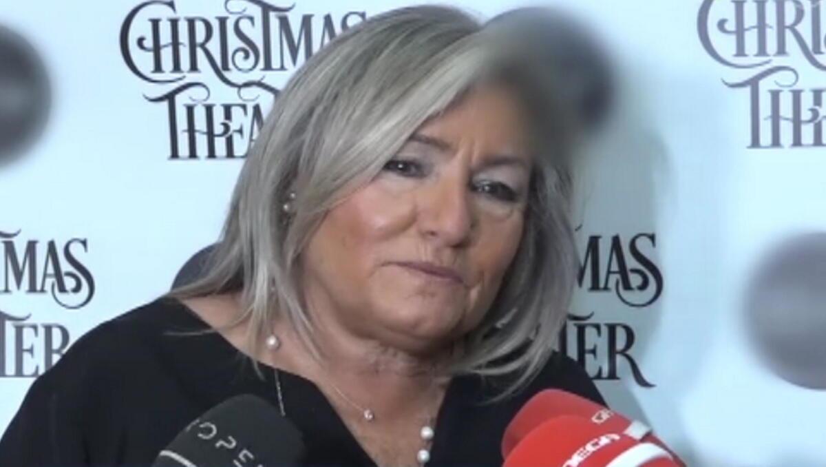 Λουκίλα Καρρέρ: «Δεν έχω καταλάβει την απώλεια του Μίμη Πλέσσα γιατί κοιμάμαι συνέχεια»