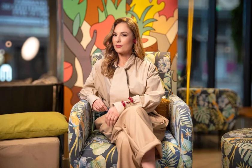 «Μαμά-δες»: Η παρουσιάστρια-έκπληξη