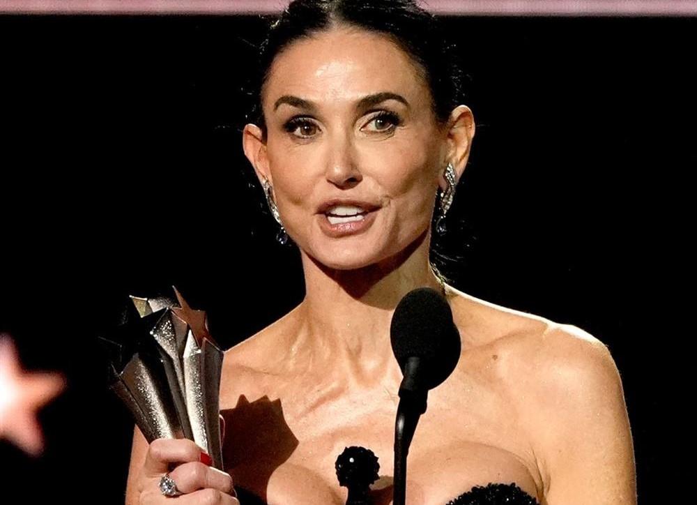 Η Ντέμι Μουρ κατέκτησε το Critics' Choice Award