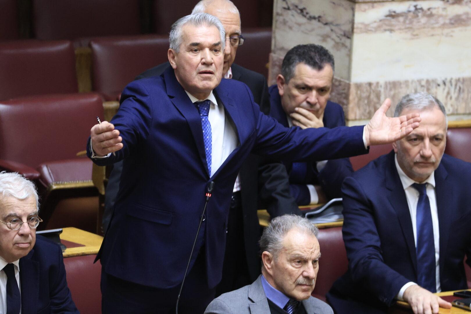 ΝΔ, Χαμός στη Βουλή