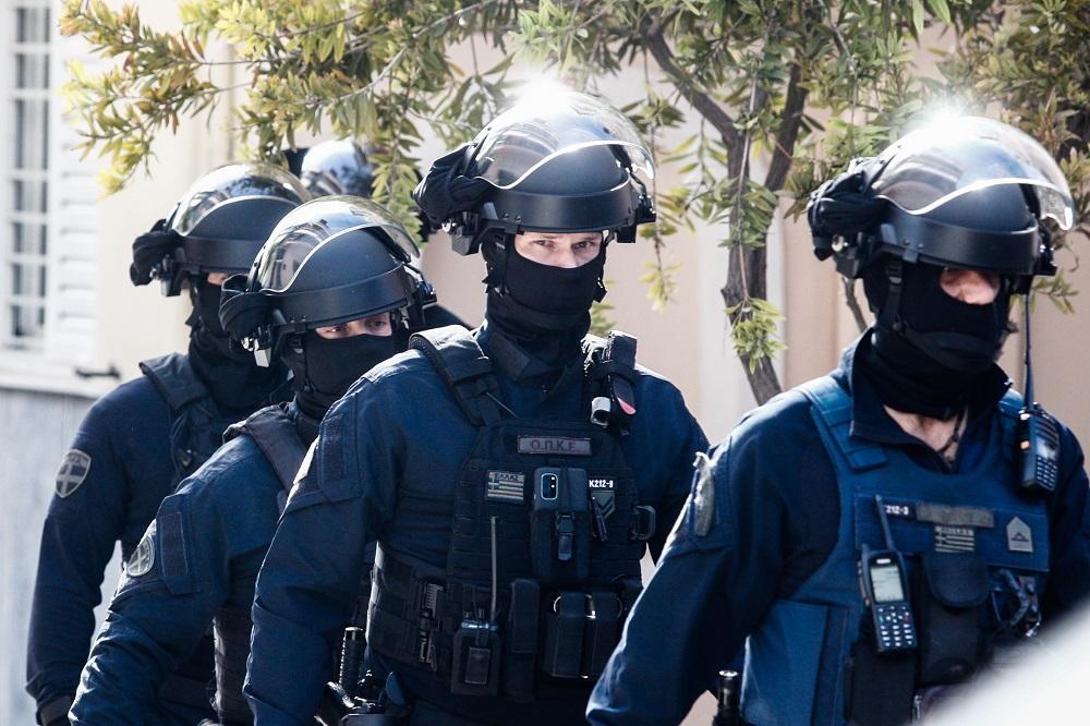 Αστυνομική Επιχείρηση, Τσιγαράδες
