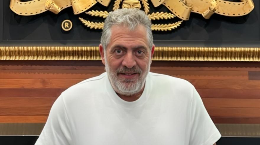 Κούλλης Νικολάου: Τα εννέα αδέρφια του, η φτώχεια, και ο θάνατο του πατέρα του