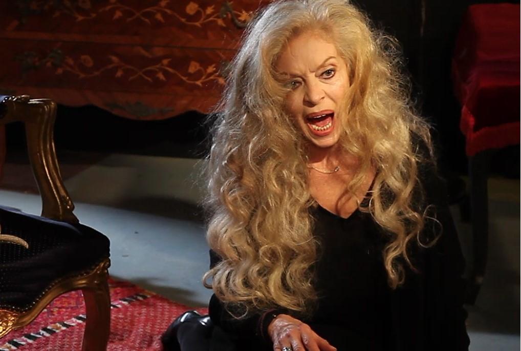 Σε κάθε πισώπλατη μαχαιριά, αντί να ουρλιάξω εγώ σιώπησα