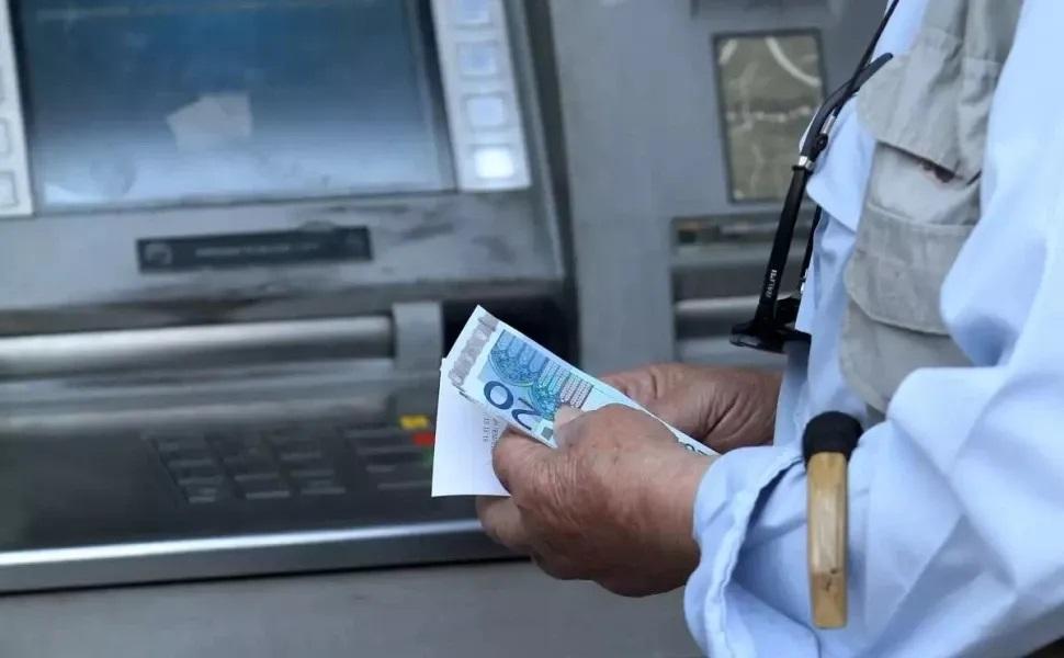 αναδρομικά