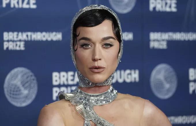 Έβγαλε «νύχια» on stage η Κέιτι Πέρι