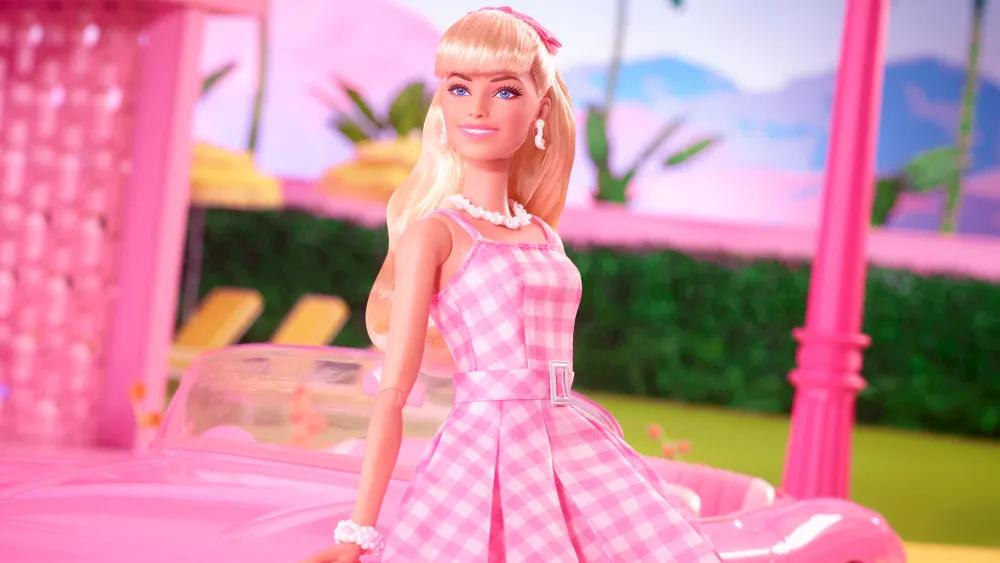 Και η Barbie θύμα του Τραμπ