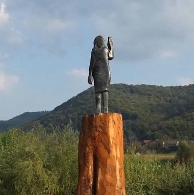 Θρίλερ στη Σλοβενία με το άγαλμα της Μελάνια Τραμπ
