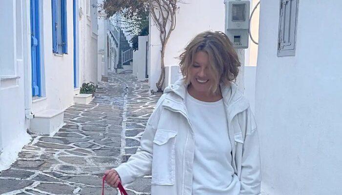 Σοφία Αλιμπέρτη: Χωρίς ίχνος μακιγιάζ και πιο ευτυχισμένη από ποτέ στην Αίγινα