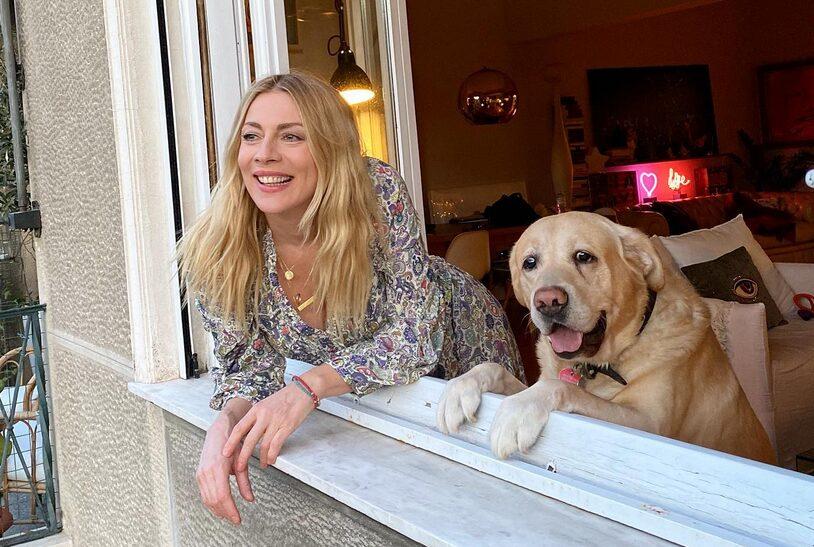 Το καλαίσθητο καταφύγιο της Σμαράγδας Καρύδη στο κέντρο της Αθήνας