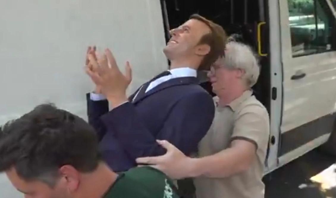 Αδιανόητο! Η Greenpeace "απήγαγε" τον κέρινο Μακρόν σε μια θεαματική διαμαρτυρία!