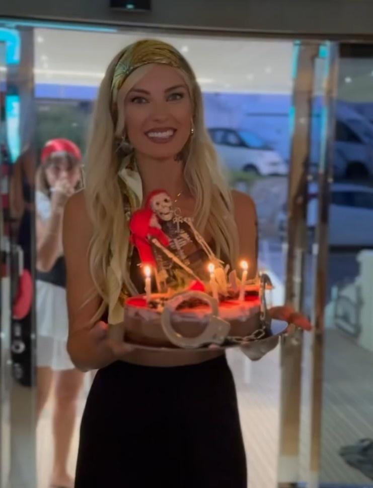 Τζούλια Νόβα